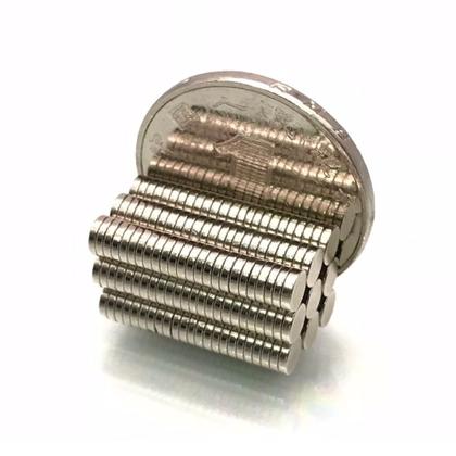 Imagem de 100pcs. Imã De Neodímio 4x1 Redondo Pequeno 4mm X 1mm N35