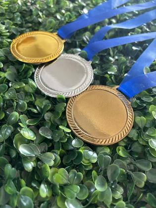 Imagem de 15 Medalhas De Aço 6Cm Ouro Prata Bronze Centro Liso Esporte