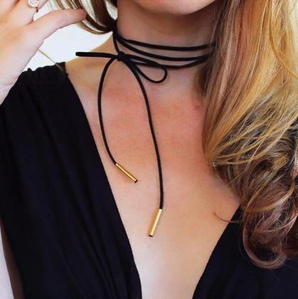 Imagem de 2 Colar Choker Longo Preto Pingentes Dourados Camurça Cordão