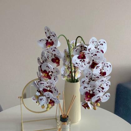 Imagem de 2 Hastes de Orquídea Artificial Branca com detalhes vinho premium decoração de vasos e arranjos - DE1424