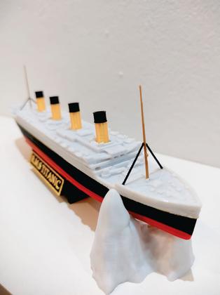 Imagem de 2 navios - titanic 27 cm e britannic 27 cm flutua e afunda com suportes e iceberg