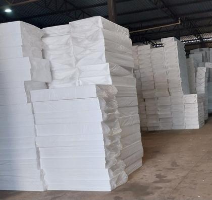 Imagem de 2 placas de isopor eps anti-chamas 100mm, tamanho 100 x 50cm