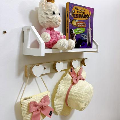 Imagem de 2 Prateleiras infantil formatos 45cm e 2 cabideiros coração