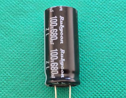 Imagem de 20x Capacitor Eletrolitico 680uf/100v 105 18x40mm Rubycon