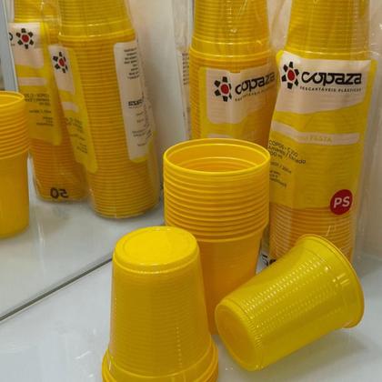 Imagem de 4 pacotes de Copo de 200ml Amarelo estriado PS Copaza com 50 unidades