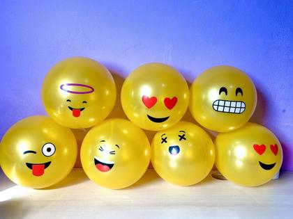 Imagem de 500 Bolas De Vinil Inflável Emoji Amarela Piscina Decoração E Festas