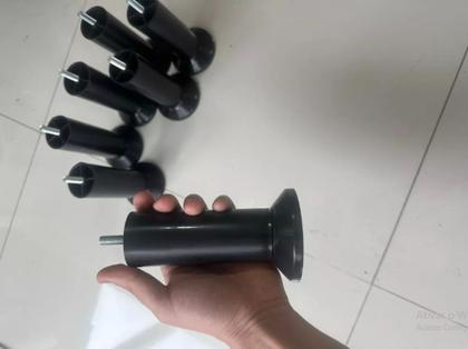 Imagem de 7 Pés Para Cama Box de 13cm com Parafuso Fixo na Base Plástico Resistente Ideal Para Substituição