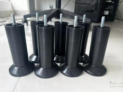 Imagem de 7 Pés Para Cama Box de 13cm com Parafuso Fixo Na Base Plástico Resistente Ideal Para Substituição
