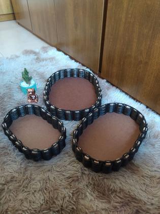 Imagem de 9 bandejas cesta cestinha para café pão de queijo pães doces P + M + G