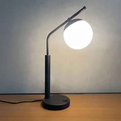 Imagem de Abajur Luminária De Mesa Inclinado Jabuticaba Preto Com Globo Vidro 12cm com Lâmpada Branco frio Para Sala, quarto, cama e cabeceira