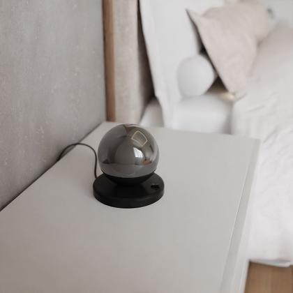 Imagem de Abajur luminaria de Mesa Moderno Dama Com Globo Rosca 10cm de Alumínio e Bivolt Para Cabeceira de Cama, Quarto ou Sala