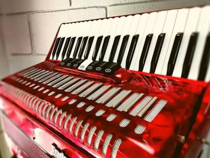 Imagem de Acordeon Todeskini 120 Baixo Vermelho