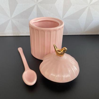 Imagem de Açucareiro de cerâmica rosa com colher com tampa de pássaro dourado - porta açucar Bird wolff