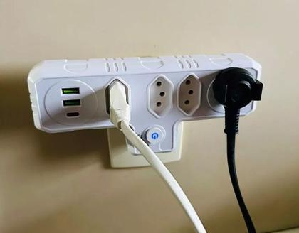 Imagem de Adaptador de Tomada Extensão Portátil Universal USB e Type-C Conversor e Transformador Segurança