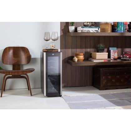 Imagem de Adega de Vinho Climatizada Electrolux 12 garrafas Uma Porta Acabamento em Alumínio (ACB12)