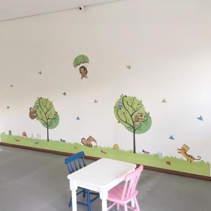 Imagem de Adesivo de Parede Infantil Bichos Brasileiros com tamanduá, mico leão, onça e árvores