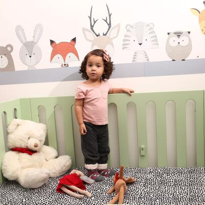 Imagem de Adesivo de Parede Infantil Safari Animado com leão, girafa, raposa em tons de cinza