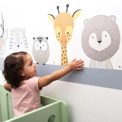Imagem de Adesivo de Parede Infantil Safari Animado com leão, girafa, raposa em tons de cinza