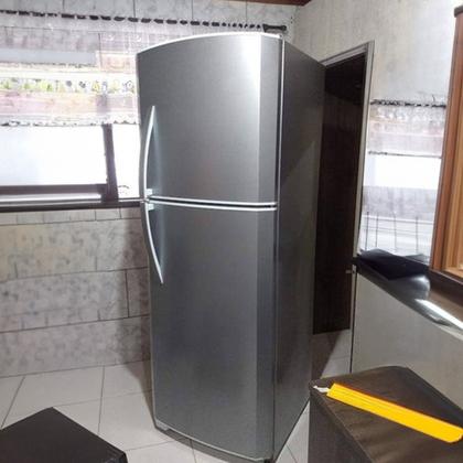 Imagem de Adesivo Prata Inox P/ Envelopar Geladeira Móvel Armário Fogão Pia Vinil Aço Envelopamento Metalizado