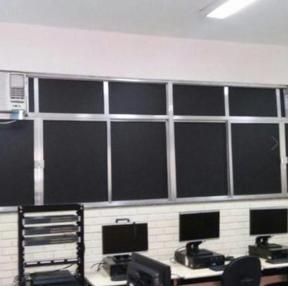 Imagem de Adesivo Vinil Preto Blecaute Bloqueia Luz Solar Janela Vidro Porta Película Lavável Blackout 1x1mt