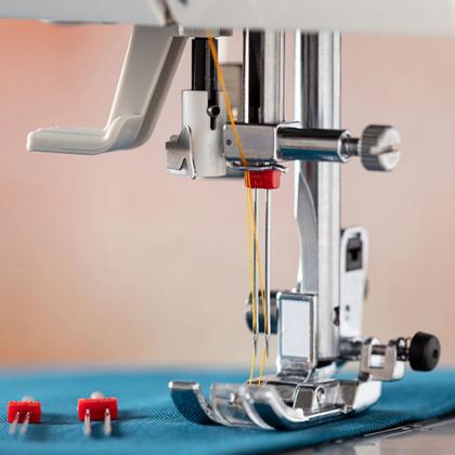Imagem de Agulha Schmetz Dupla 130/705 H-zwi 4,0 Pontos Decorativos