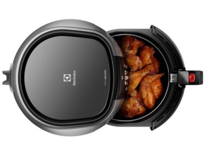 Imagem de Air Fryer Electrolux Digital Experience EAF20 Cinza 3,2L Com Função Virar 1400W por Rita Lobo