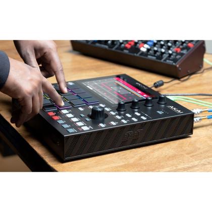 AKAI - MPC ONE com 7