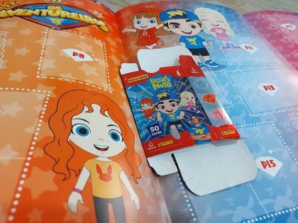 Imagem de Álbum Luccas Neto Aventureiros com 20 Figurinhas e 5 Cards (5 envelopes)