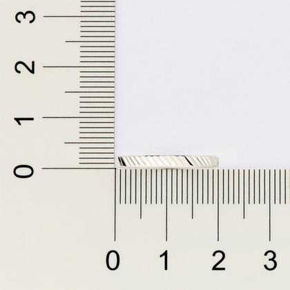 Imagem de Aliança De 2,0 Mm Trabalhada Com Riscos. 810259