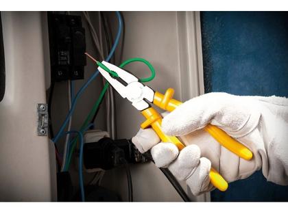 Imagem de Alicate Universal Multiuso Forjado em Aço c/ Cabo Isolado