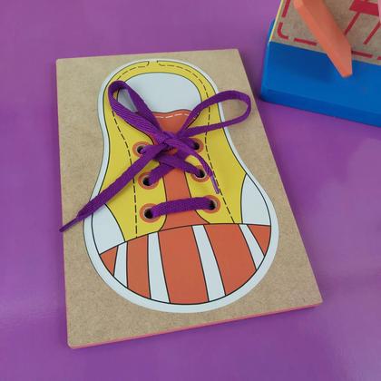 Imagem de Alinhavo amarrando os sapatos brinquedo educativo