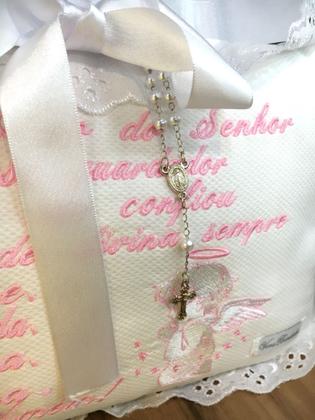 Imagem de Almofada bordada com terço (oração)