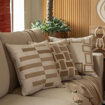 Imagem de Almofada Chenile Com Aplique Geométrico Retângulos Vazados 52x52cm Bege
