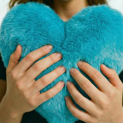 Imagem de Almofada Coração Azul Pelúcia Pelo Curto Para Decoração Presente Dia Das Mães Namorados Namorada Novadecora
