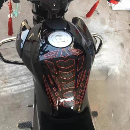 Imagem de Almofada para Tanque de Motocicleta - Design Universal em Formato de Osso de Peixe