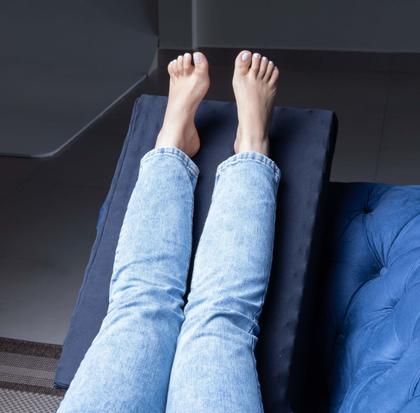 Imagem de Almofada Triangular Anatômico Casca De Ovo Sem Capa Apoio Encosto Costa Travesseiro Leitura