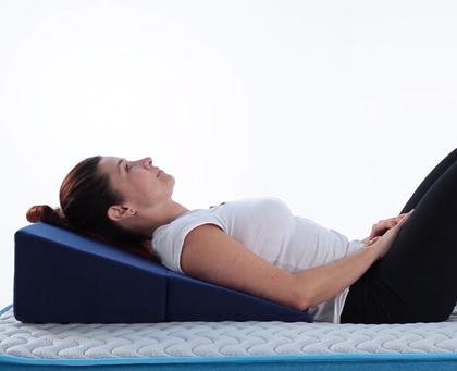 Imagem de Almofada Triangulo Anti Refluxo Theramaster Theramart