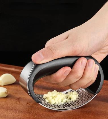 Imagem de Amassador Espremedor Triturador De Alho Manual Inox Cozinha