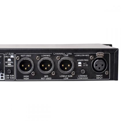 AMW CX234 Crossover Analógico 3 Vias Estéreo em Rack 19