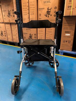 Imagem de Andador 4 Rodas Assento Bolsa Encosto Dobrável Aluminio Freio Idoso Regulagem Ortopédico 130Kg 1.85m Triciclo Premium Idoso Adulto Suporte Geriátrico