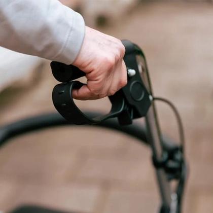 Imagem de Andador Idoso Adulto Dobrável C/ 4 Rodas Freio Assento Cesto