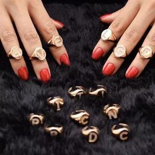 Imagem de Anel De Dedo Mínimo Folheado A Ouro Com Letra Personalizada