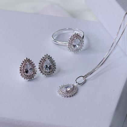 Imagem de Anel de Prata Coleção Queens Cristal 5x7 e Zircônias Brancas