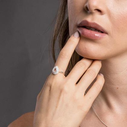 Imagem de Anel de Prata Coleção Queens Cristal 5x7 e Zircônias Brancas