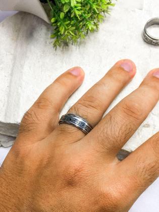 Imagem de Anel Dedeira 7Mm Masculino Prateado Preto Desenhos Runas