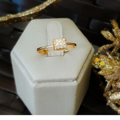 Imagem de Anel Kira Com Microzirconias Cristais Folheado A Ouro 18K