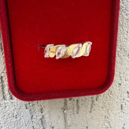 Imagem de Anel Meia Aliança Em Prata Zircônias e Aplique em Ouro 14 K