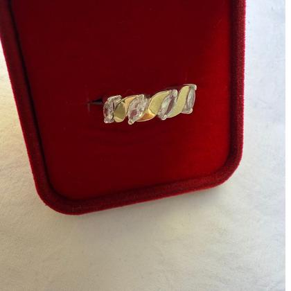 Imagem de Anel Meia Aliança Em Prata Zircônias e Aplique em Ouro 14 K