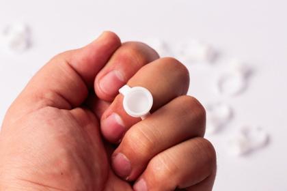 Imagem de ANEL PLÁSTICO DESCARTÁVEL PARA DESIGN DE SOBRANCELHA - Nº 04