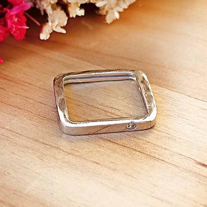 Imagem de Anel Quadrado com Um Ponto de Luz Folheado em Ródio Branco Softjoias